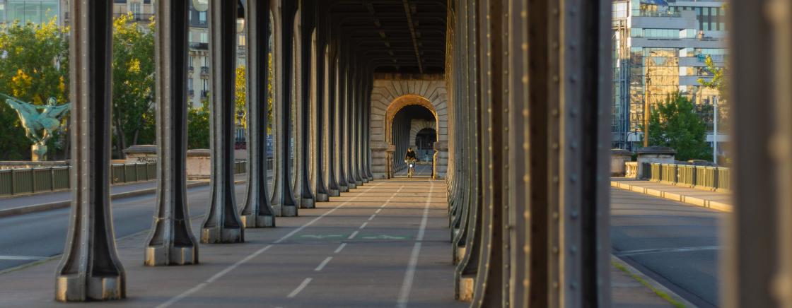 LE PONT BIR-HAKEIM
